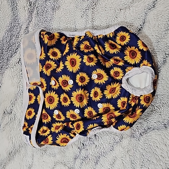 Set of 2 Pet Soft size XL Female Washable Diapers- Flower Print - Picture 4 of 10